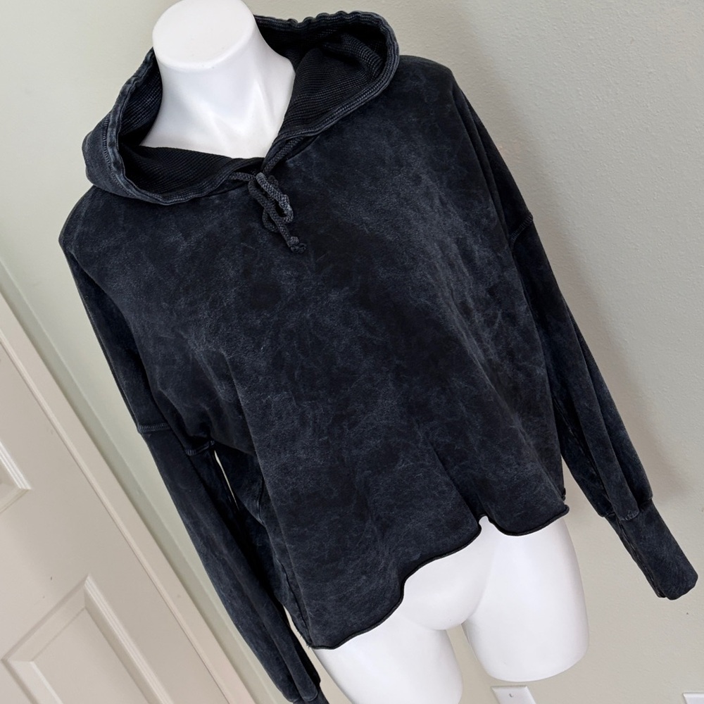 Fitiques R & R antique black cropped hoodie